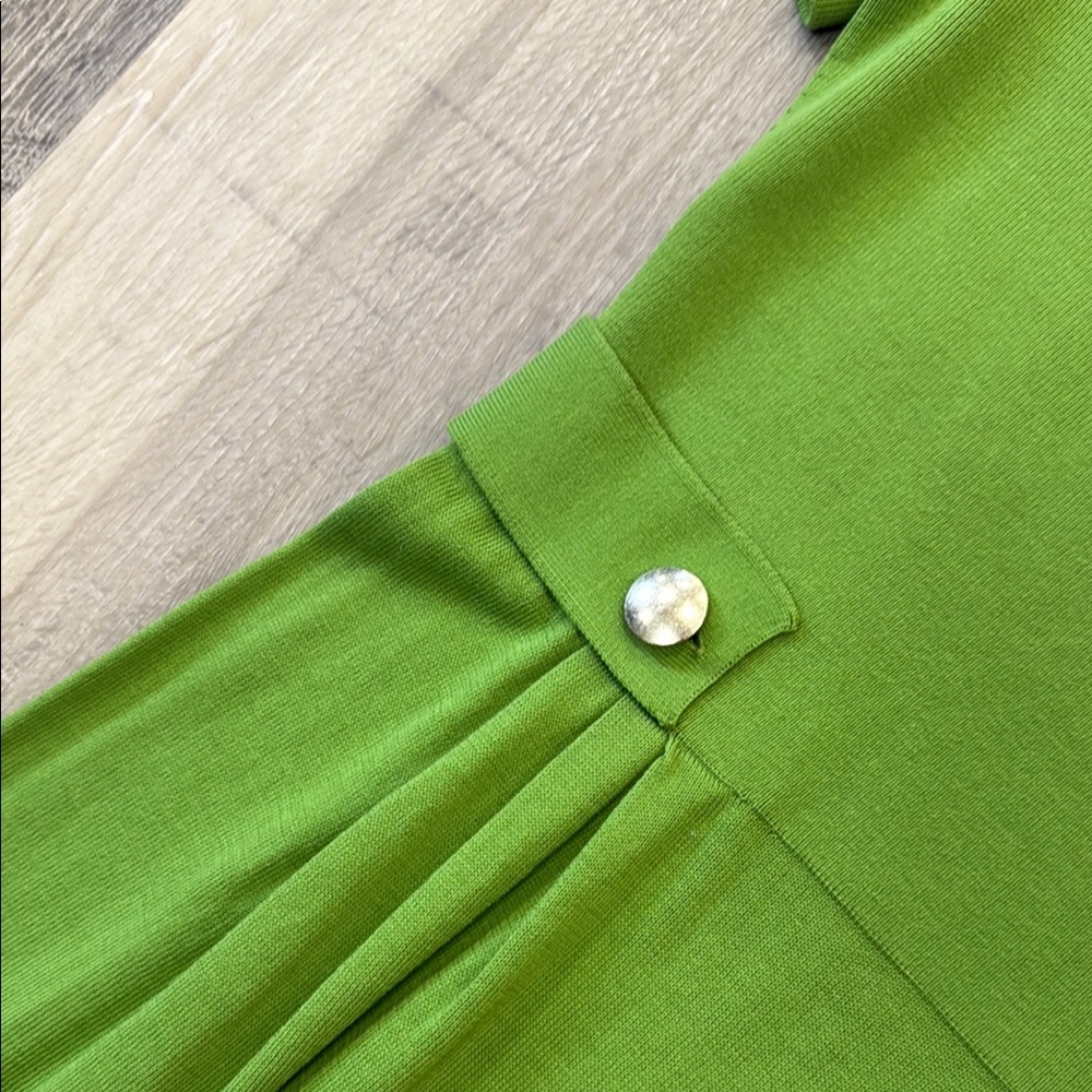 🍁Banana Republic Vibrant Green Top - Picture 3 of 7